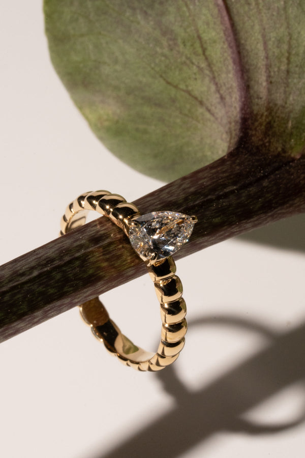 1.0CT-2.0CT Pear Cut Moissanite Diamond Puff Engagement Ring