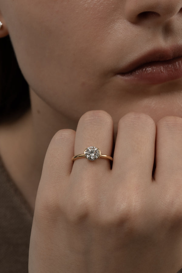 1.0CT-3.0CT Half Bezel Round Cut Moissanite Diamond Clamp Engagement Ring