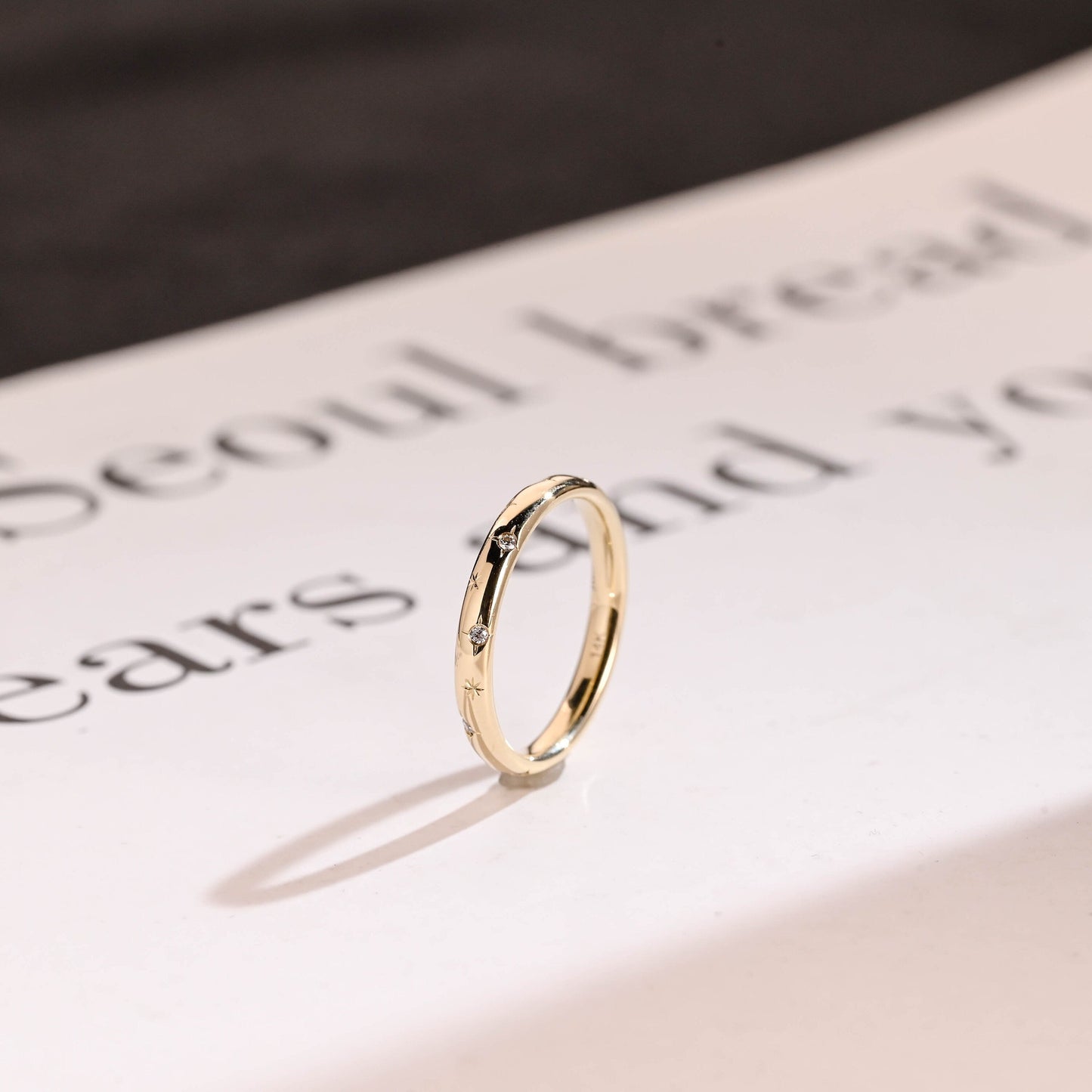 0.01ct star engraved round cut cvd ef/vvs diamond wedding band for women