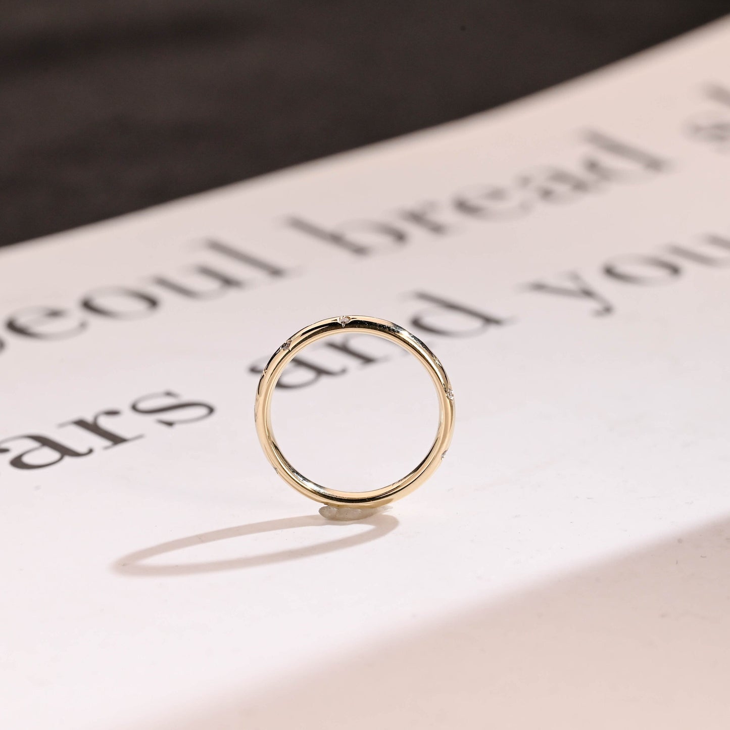 0.01ct star engraved round cut cvd ef/vvs diamond wedding band for women