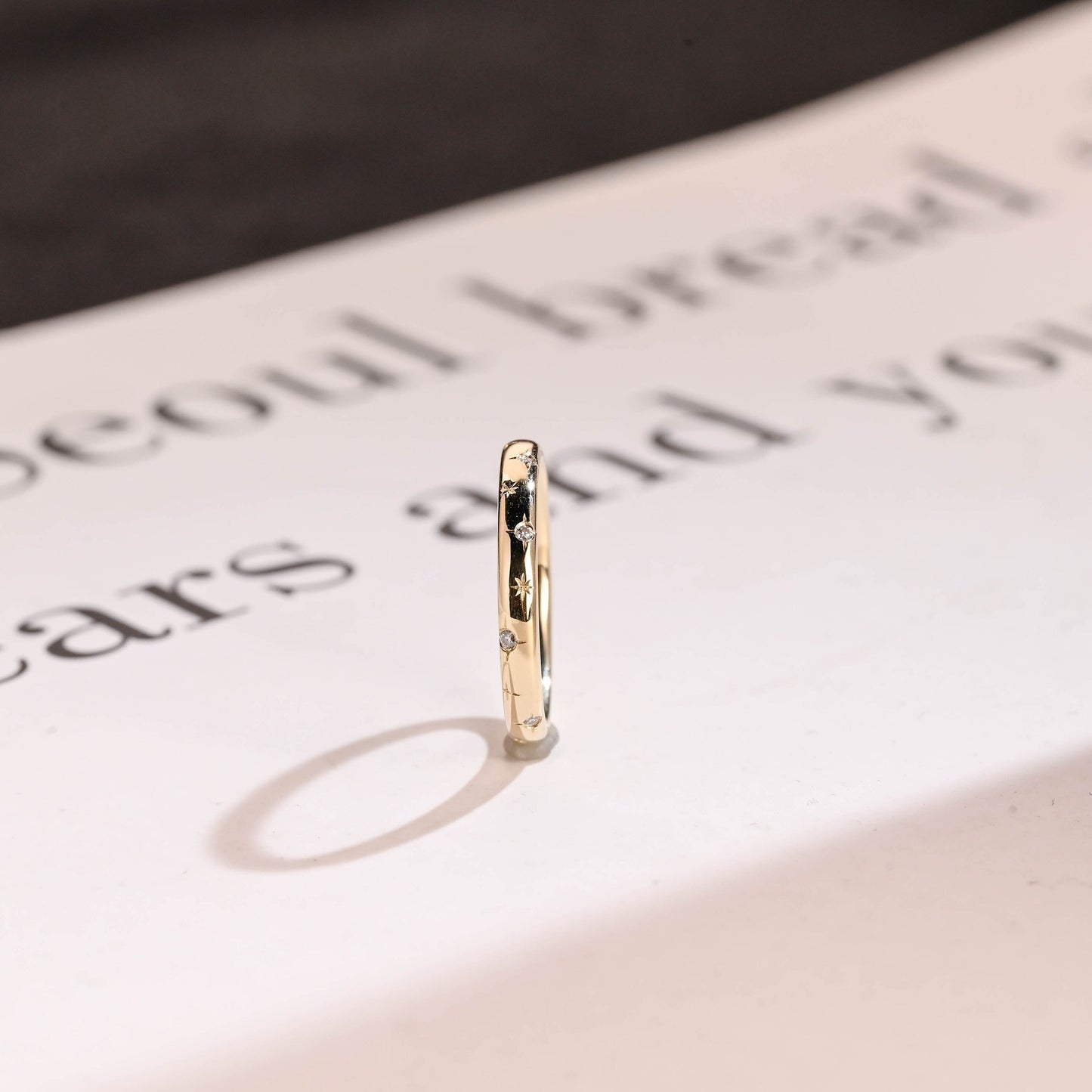 0.01ct star engraved round cut cvd ef/vvs diamond wedding band for women