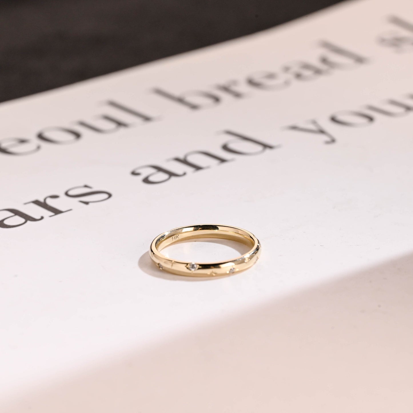 0.01ct star engraved round cut cvd ef/vvs diamond wedding band for women