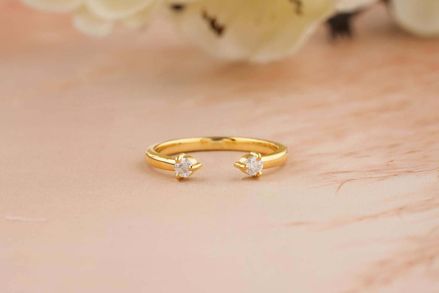 0.07ct round cut open cvd ef/vvs diamond wedding band for women