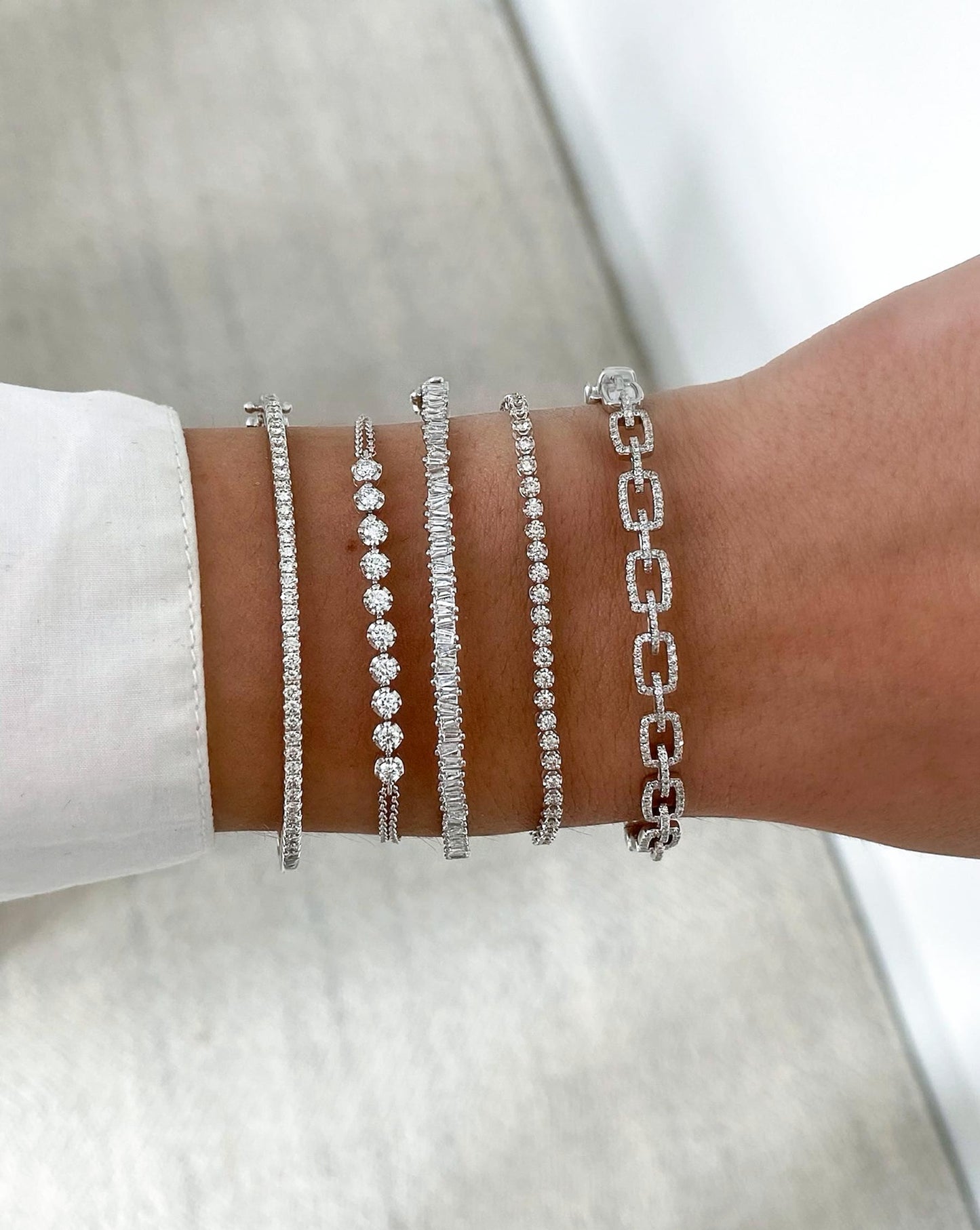 chain links moissanite diamond bracelet in 14k yellow gold